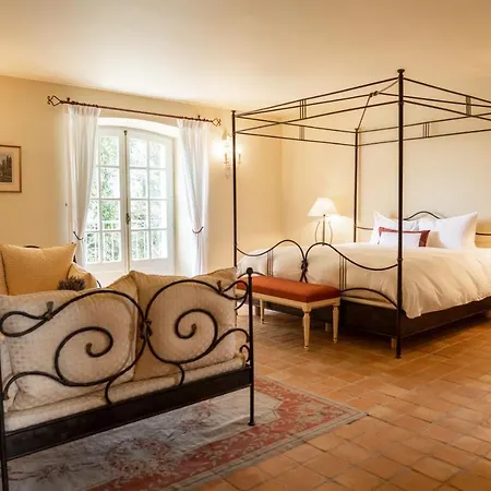 Chateau Les Crostes Lodge *