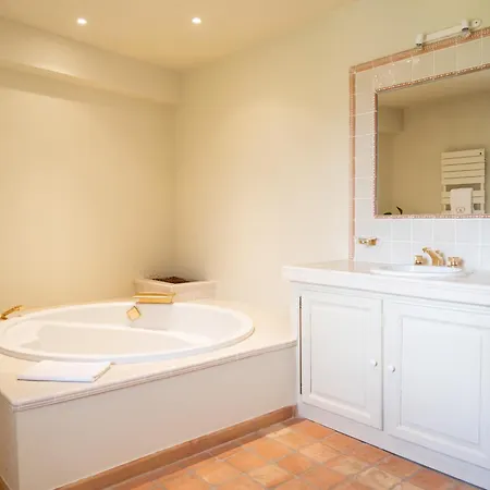 Chateau Les Crostes Lodge *